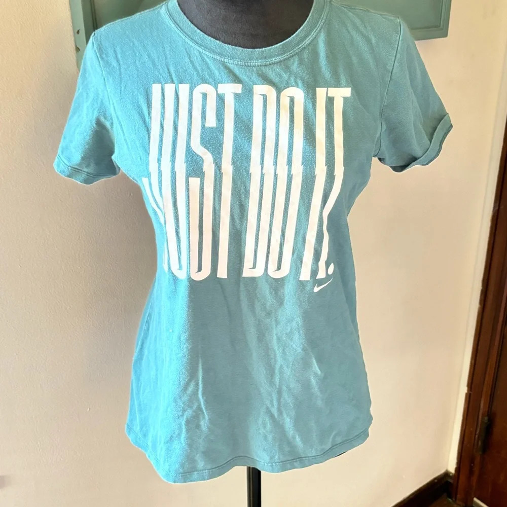 Aqua Blue Nike Tee Shirt Size Medium Slim fit